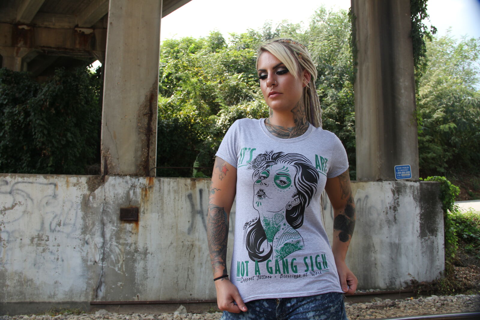 Canon EF-S 18-135mm F3.5-5.6 IS sample photo. Arm, tattoos, attractive, blonde photography