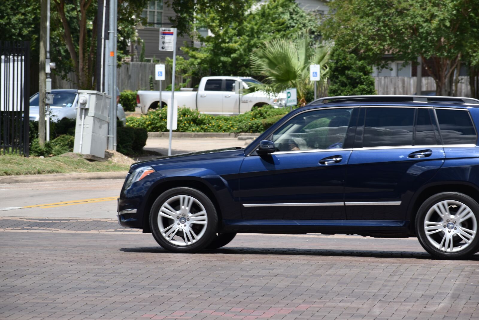 Nikon D3500 sample photo. Mercedes-benz, suv, v8 photography