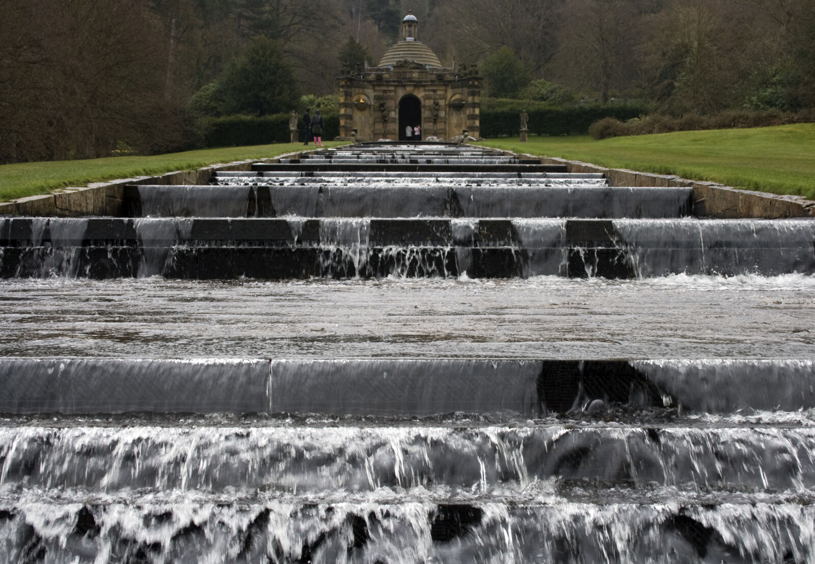 Canon EF-S 18-55mm F3.5-5.6 II sample photo. Chatsworth, house, fountain, stesp photography