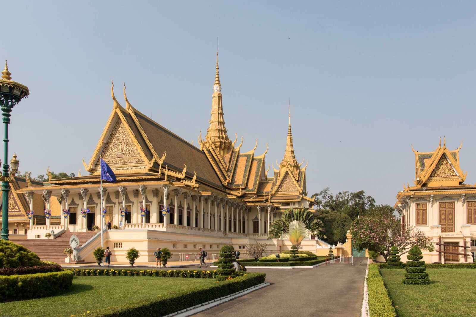 Canon EOS 7D Mark II sample photo. Phnom penh, royal palace photography