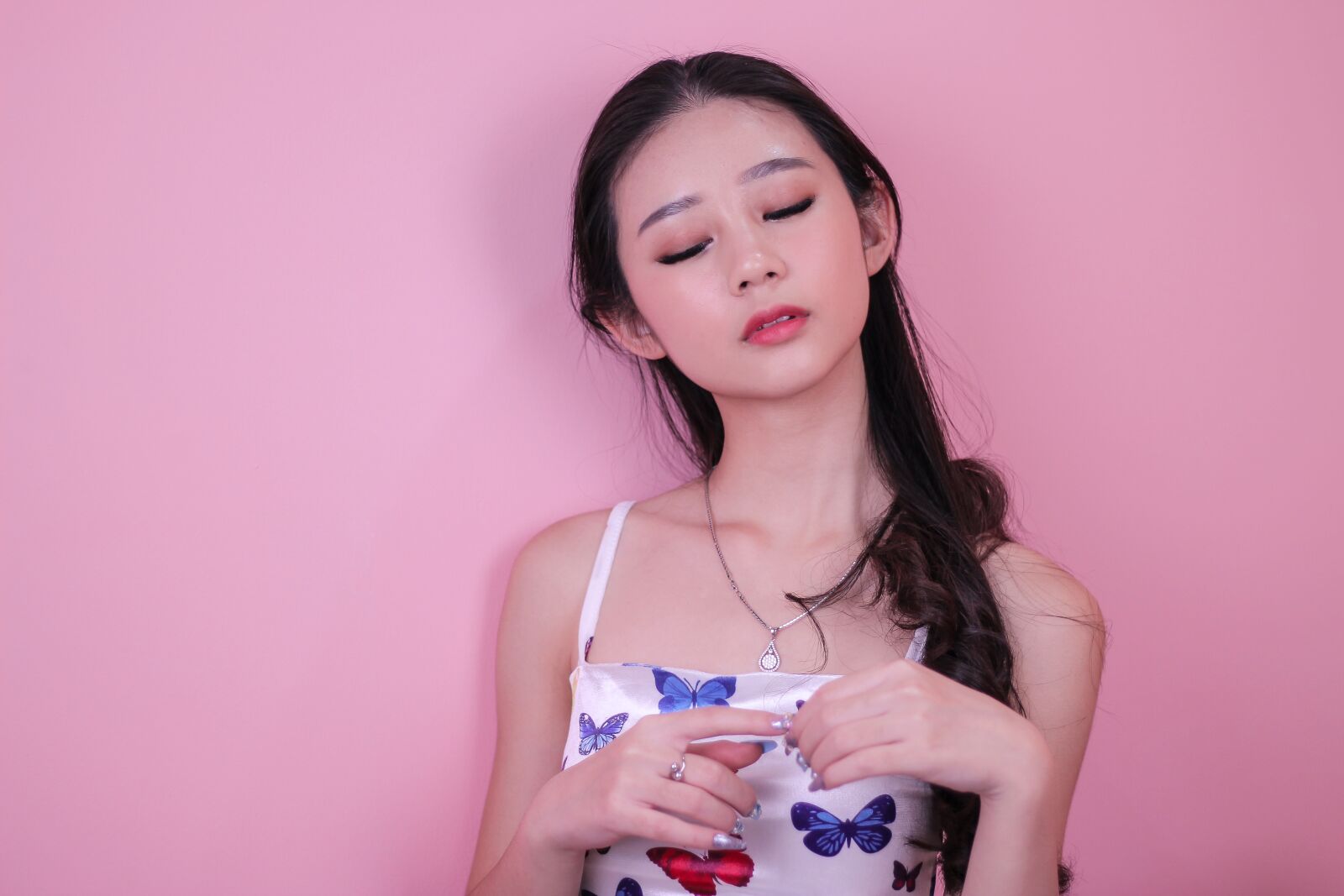 Canon EOS 700D (EOS Rebel T5i / EOS Kiss X7i) + Canon EF 50mm F1.8 STM sample photo. Women, girl, young photography