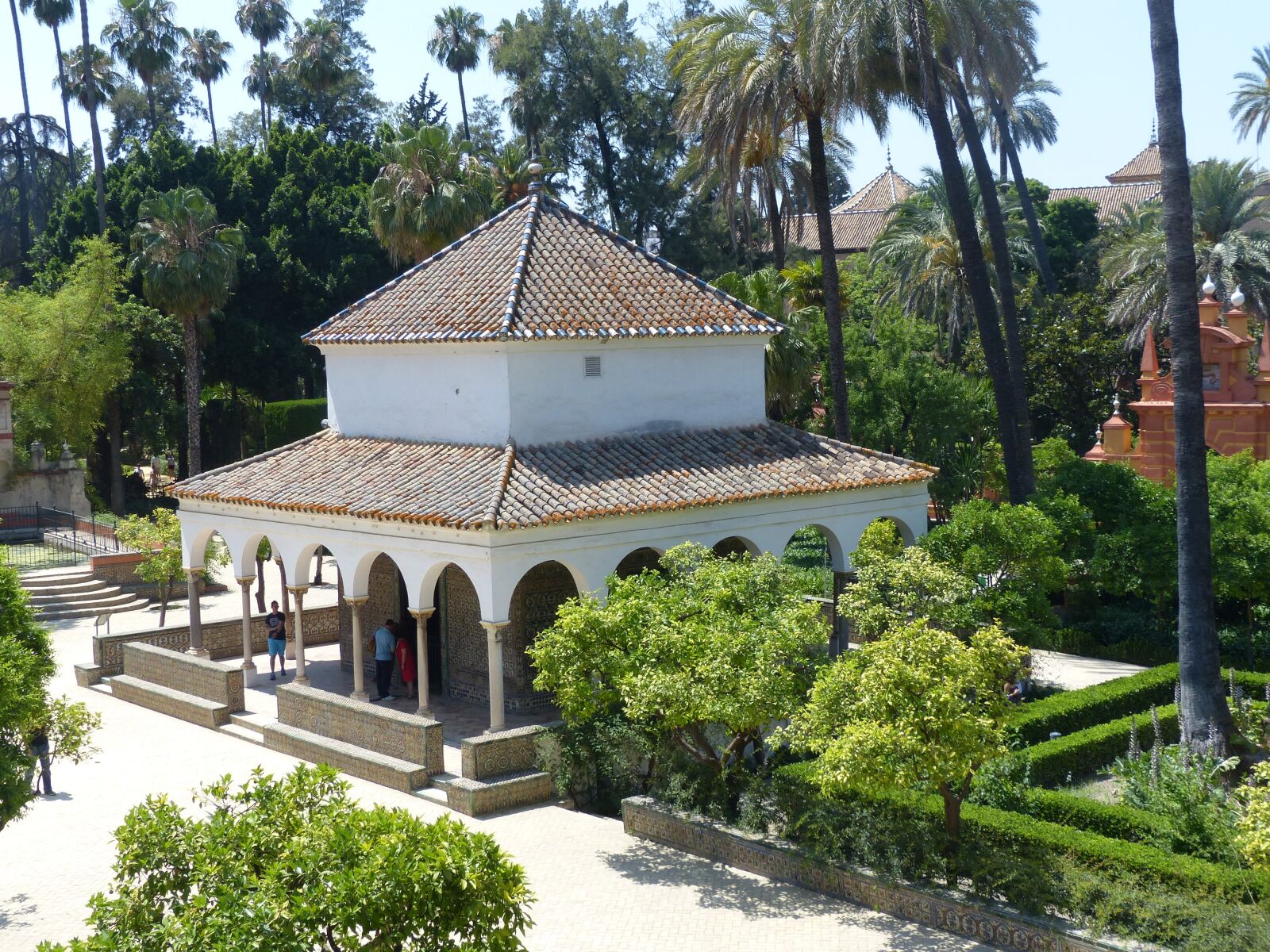 Panasonic Lumix DMC-FZ200 sample photo. Alcazar, park garden, pavilion photography