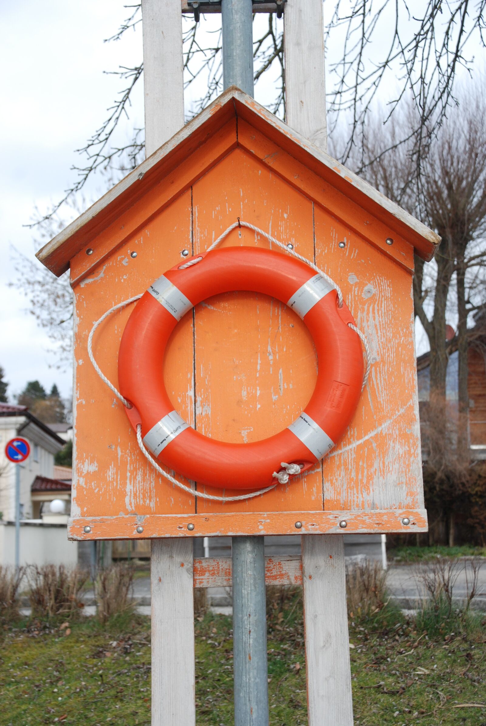 Nikon D80 sample photo. Lifebelt, water rescue, life photography