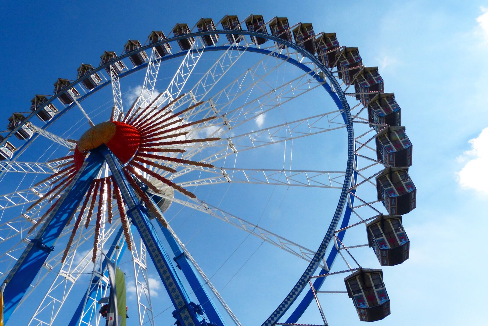 Panasonic Lumix DMC-FZ200 sample photo. Ferris wheel, pointed bummel photography