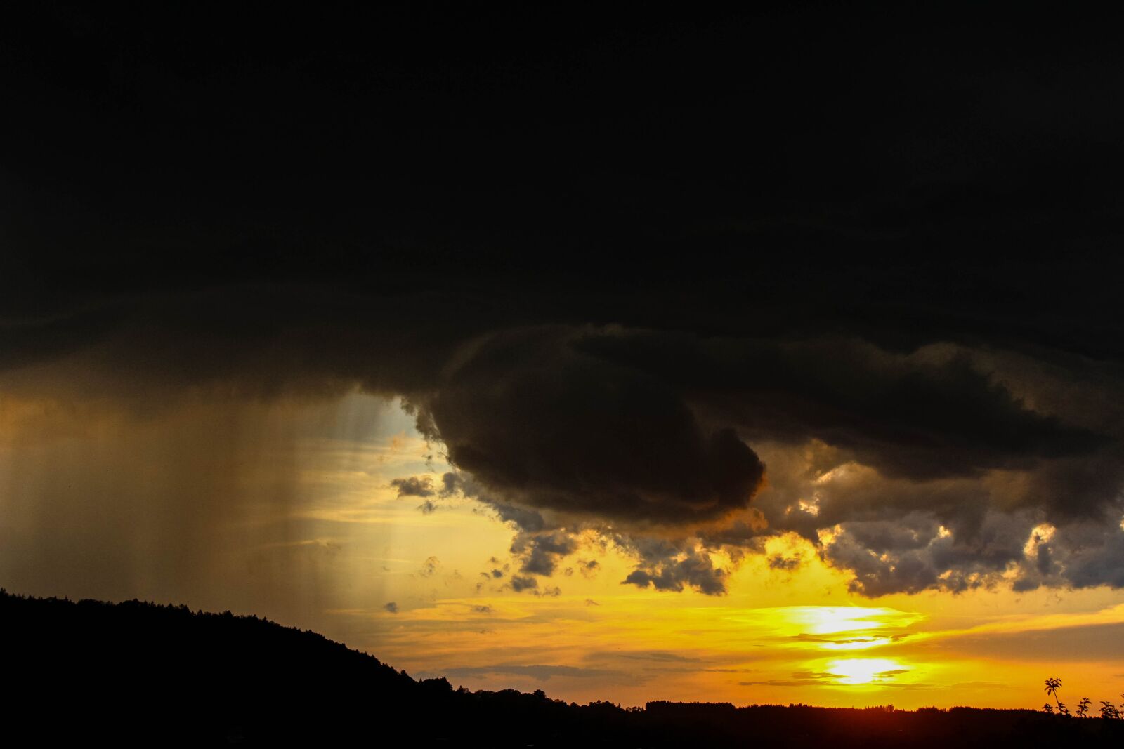 Canon EOS 600D (Rebel EOS T3i / EOS Kiss X5) sample photo. Weather, mood, sunset photography