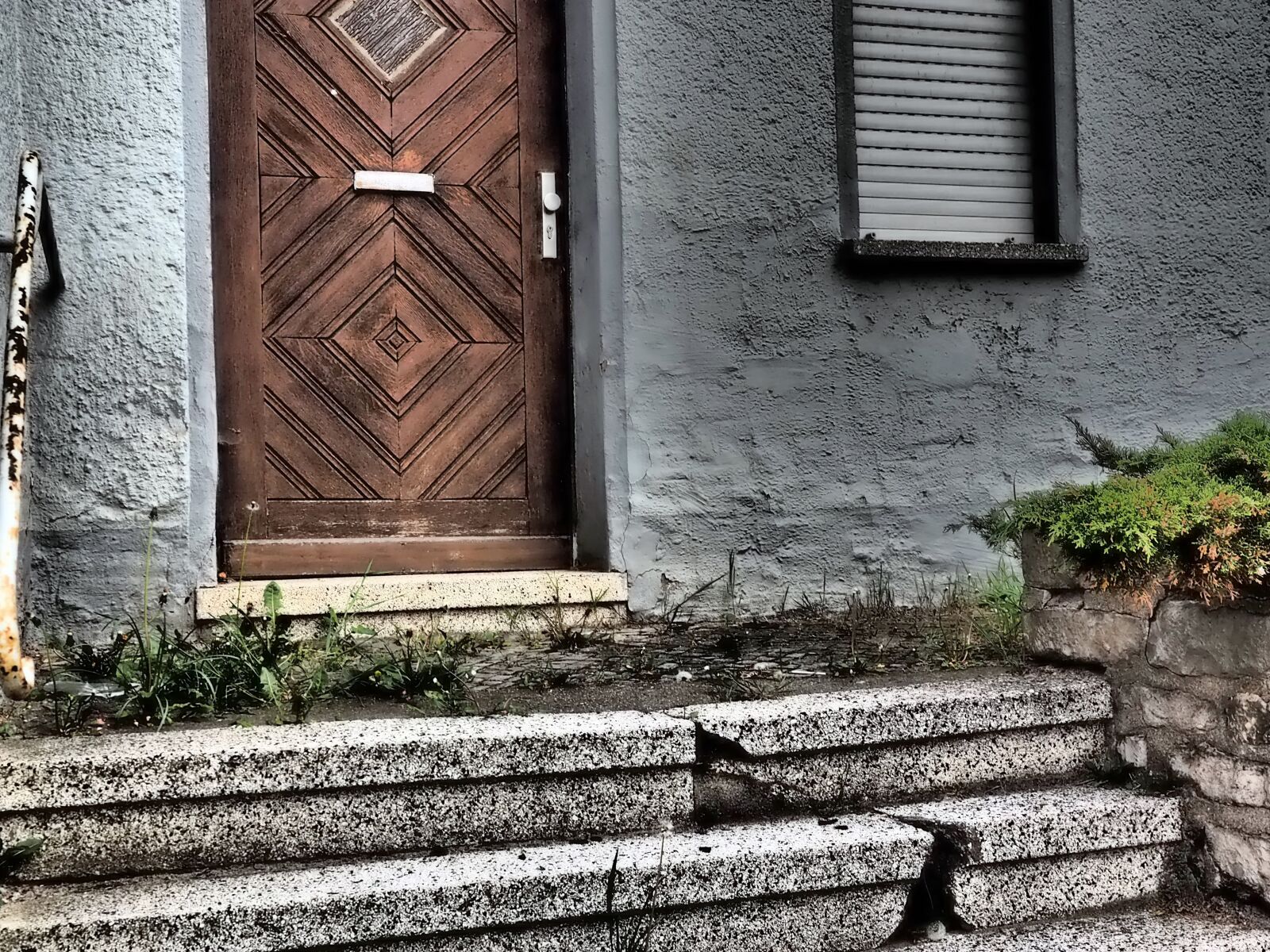 Olympus OM-D E-M1 sample photo. House, abandoned, old photography