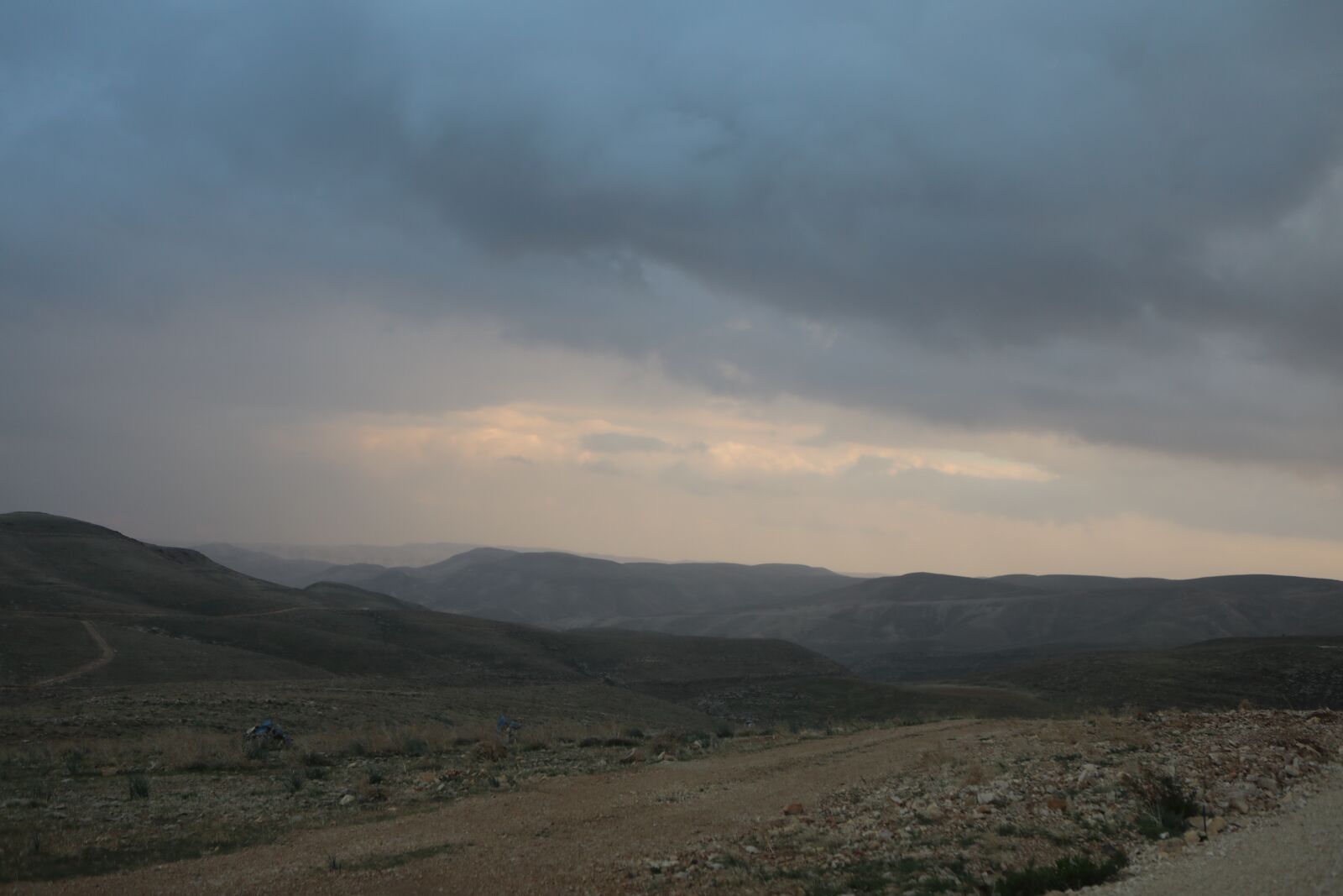 Canon EOS 5D Mark IV sample photo. Desert, mounts, nature photography