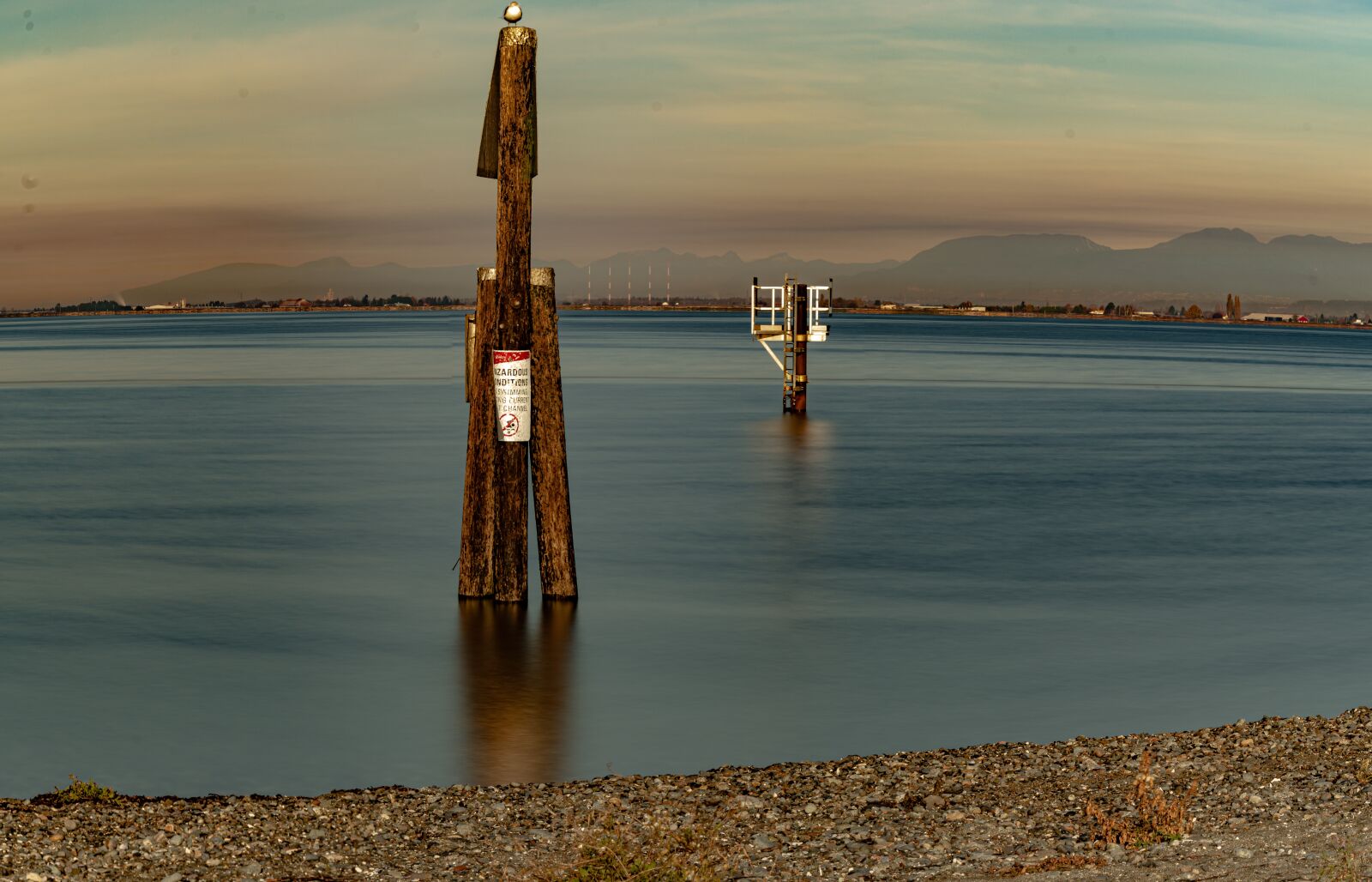 Nikon D7500 sample photo. Beach, scenic, wooden pole photography