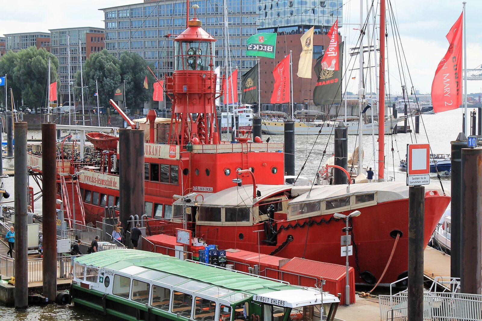 Canon EOS 1100D (EOS Rebel T3 / EOS Kiss X50) sample photo. Port, lightship, elbe philharmonic photography