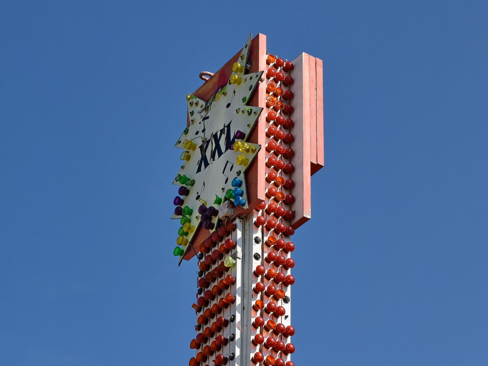 Nikon D5500 sample photo. Upright, outdoors, blue sky photography