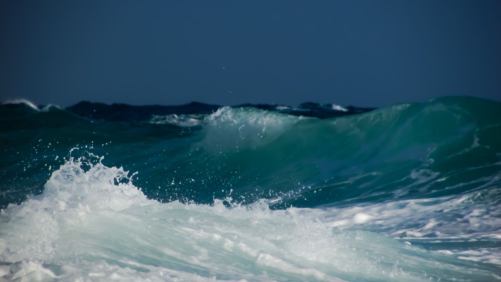 Canon PowerShot SX400 IS sample photo. Spray, foam, wave photography
