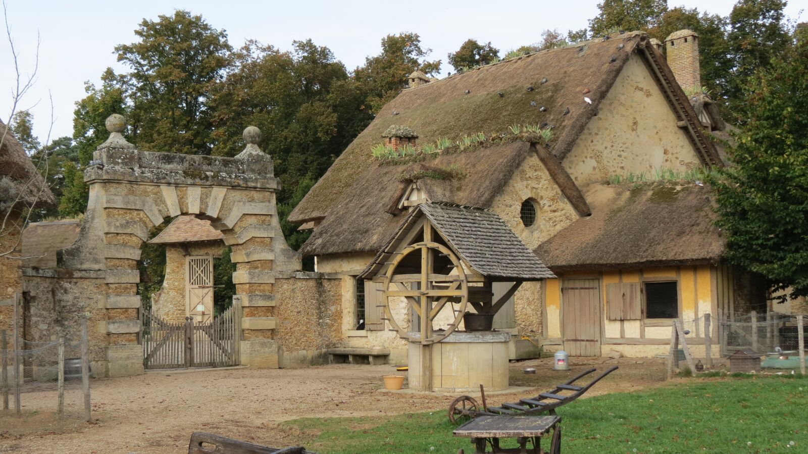 Canon PowerShot SX40 HS sample photo. Versailles, farm, mary photography