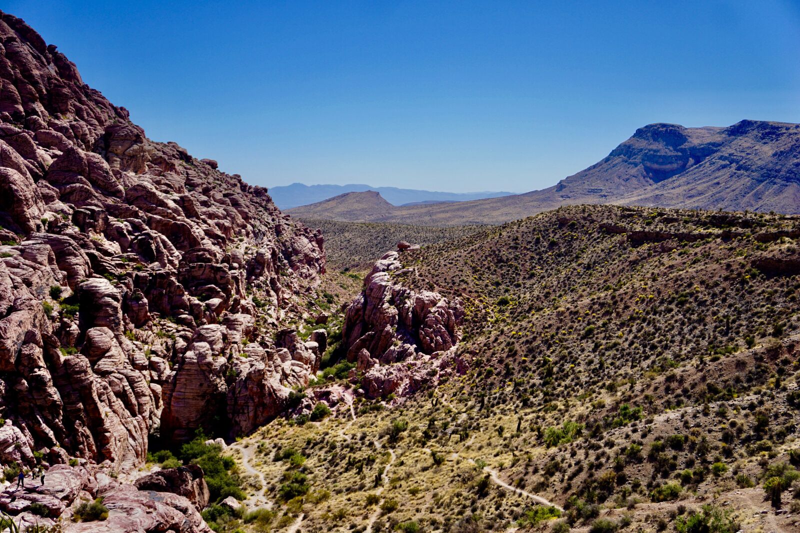 Sony a6000 + Sony E 18-55mm F3.5-5.6 OSS sample photo. Desert, mountain, rocks photography