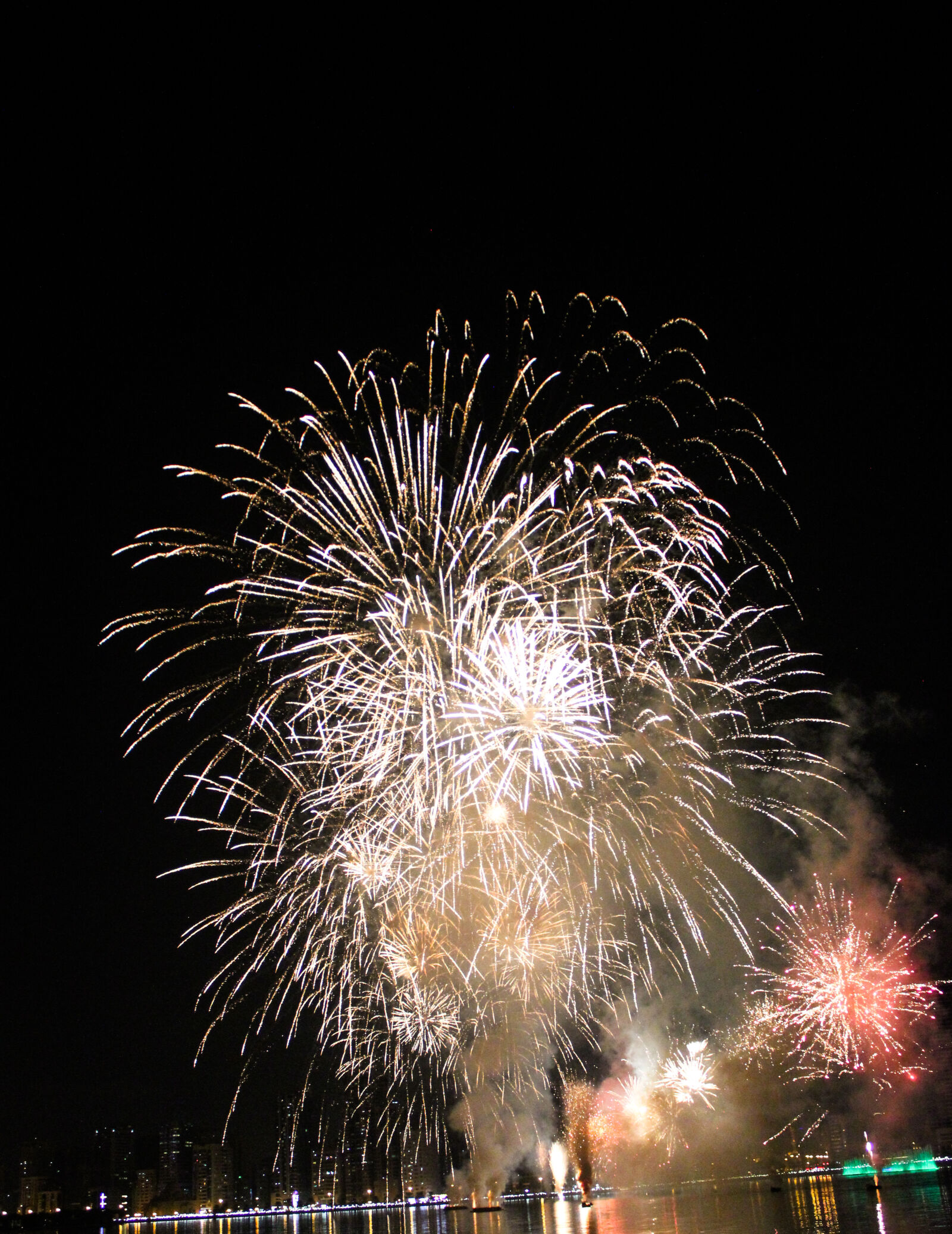 Canon EF-S 18-55mm F3.5-5.6 IS sample photo. Dubai, fireworks, new, year photography