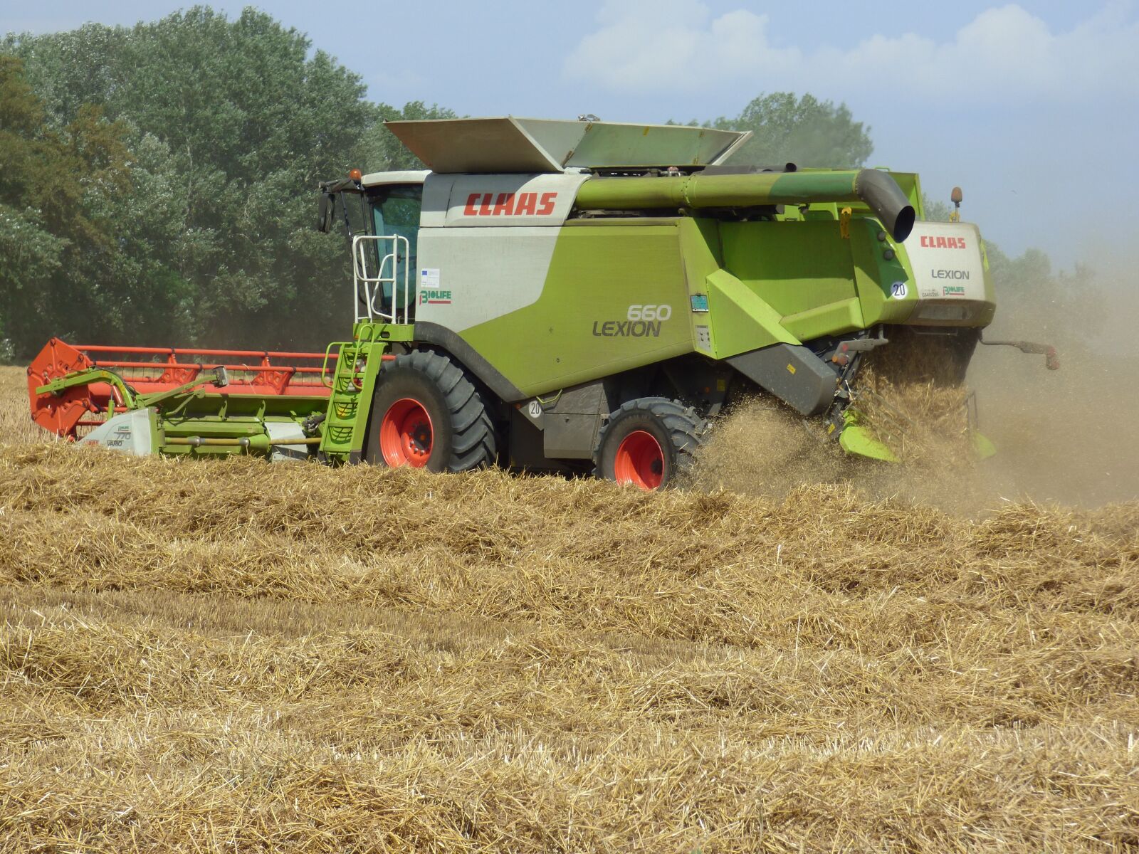 Panasonic DMC-FZ72 sample photo. Harvester, harvest, danube photography