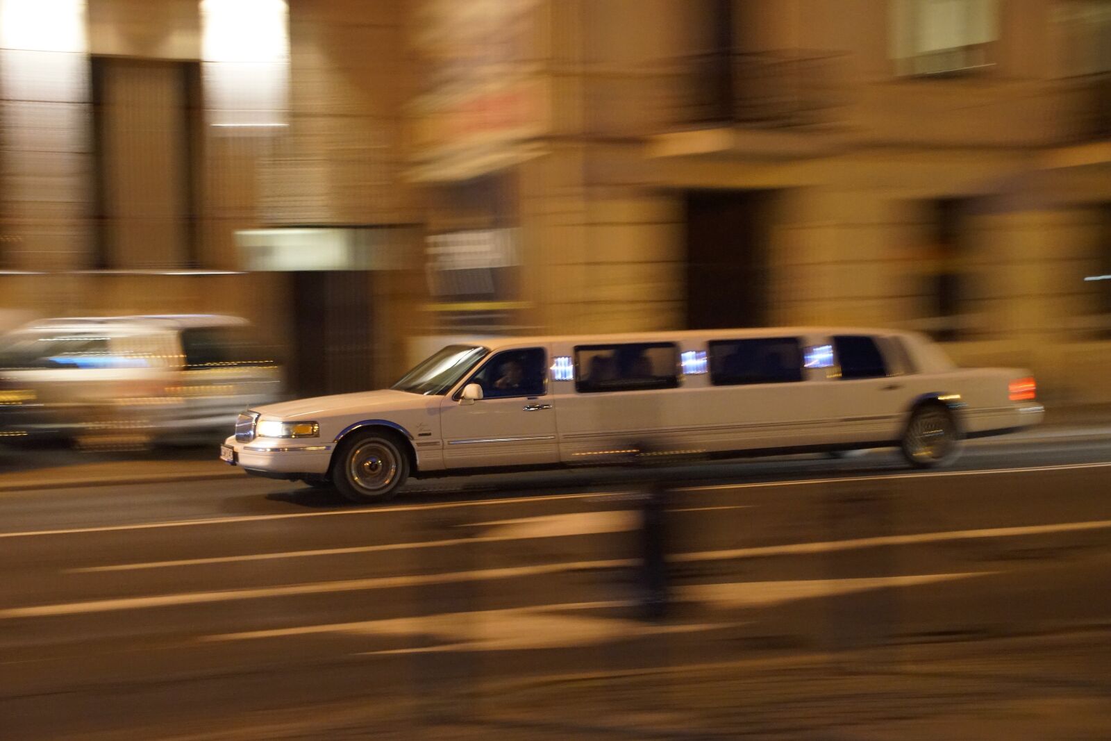 Sony DT 18-200mm F3.5-6.3 sample photo. Limousine, car, vehicle photography