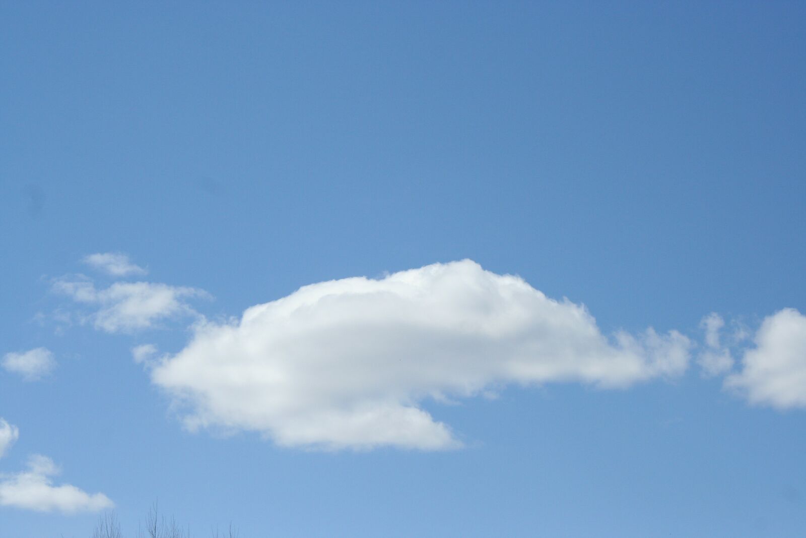 Canon EOS 350D (EOS Digital Rebel XT / EOS Kiss Digital N) sample photo. Blue, sky, cloud photography