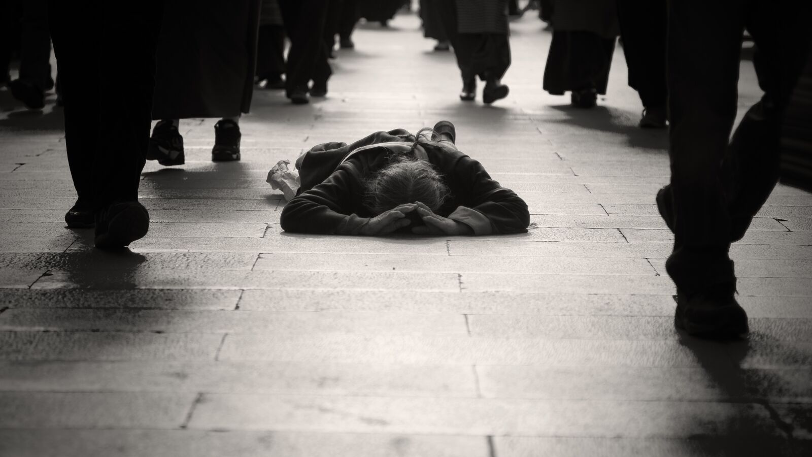 Nikon D300 sample photo. Kowtow, tibet, pilgrimage photography