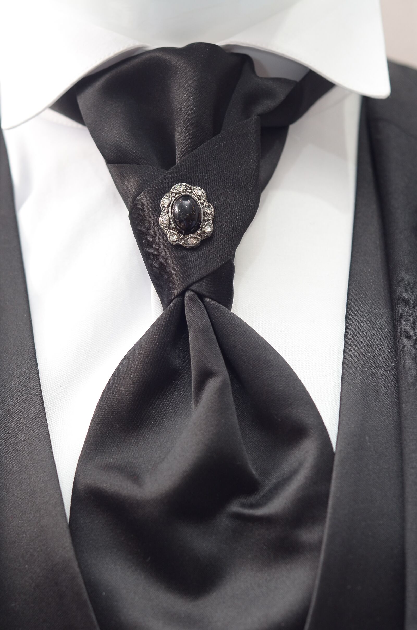 Nikon D7000 sample photo. Suit, tie, men photography
