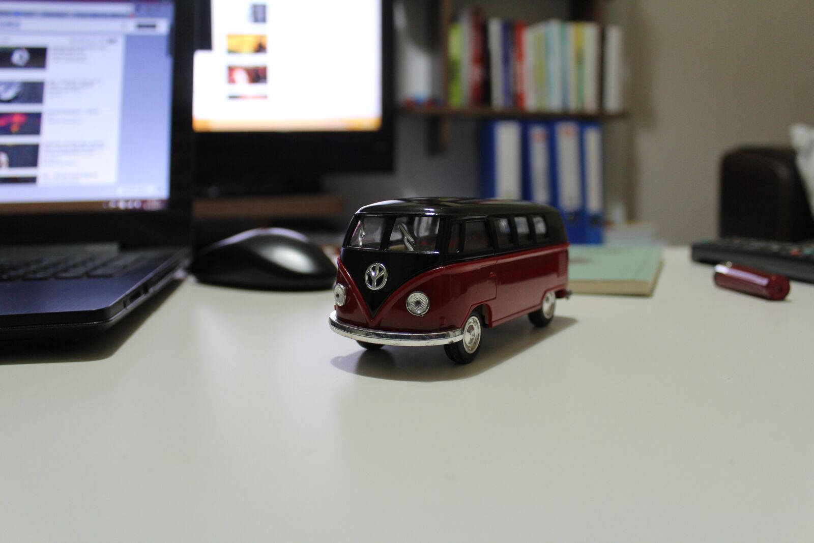 Canon EOS 600D (Rebel EOS T3i / EOS Kiss X5) sample photo. Car, toy, volkswagen photography