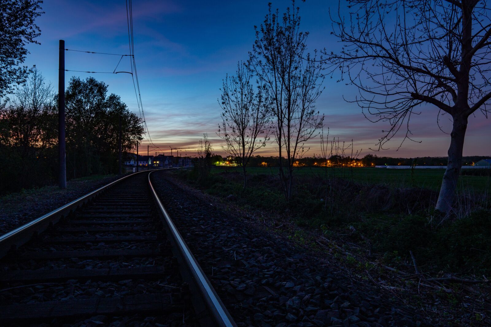 Sigma 16mm F1.4 DC DN | C sample photo. Sunset, rails, dark photography