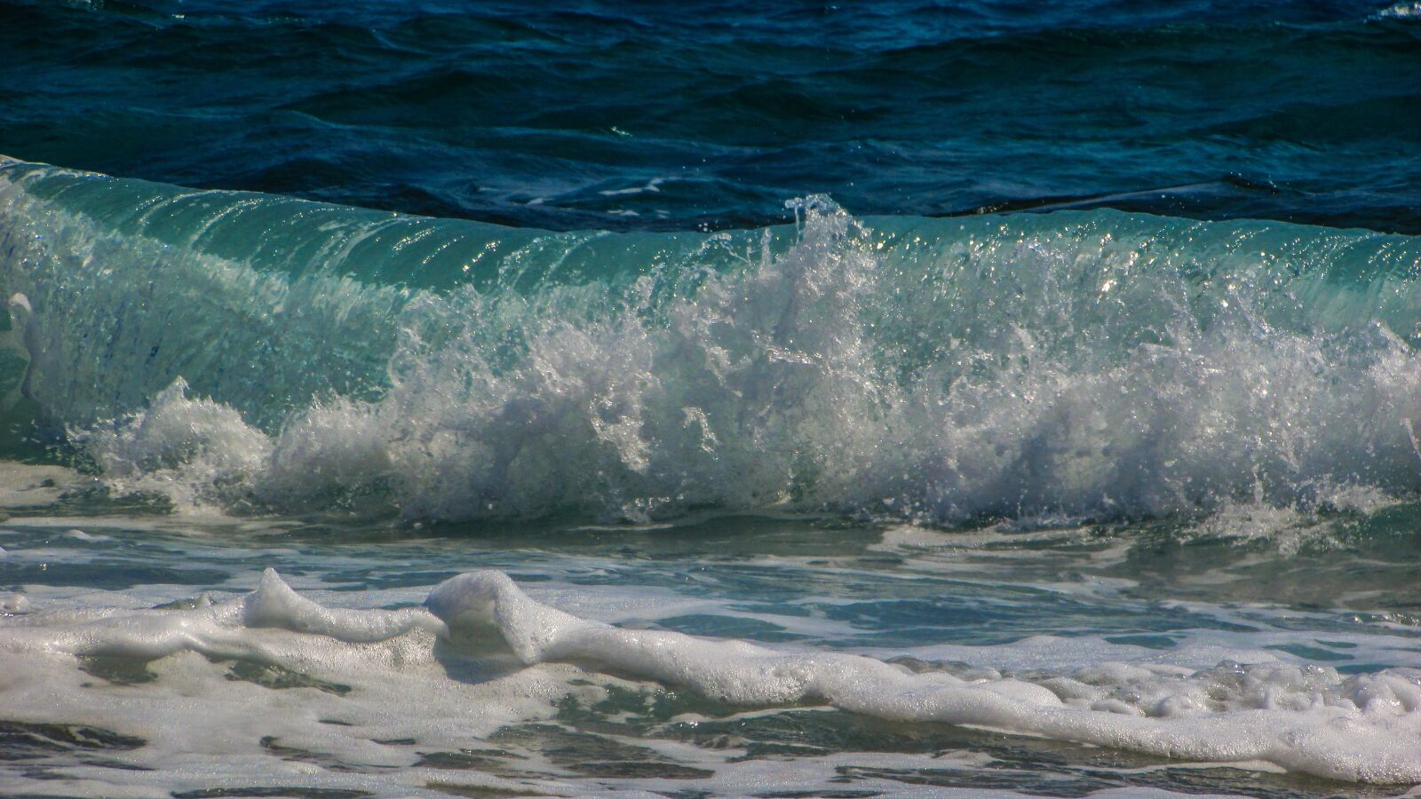 Canon PowerShot SX400 IS sample photo. Wave, smashing, sea photography