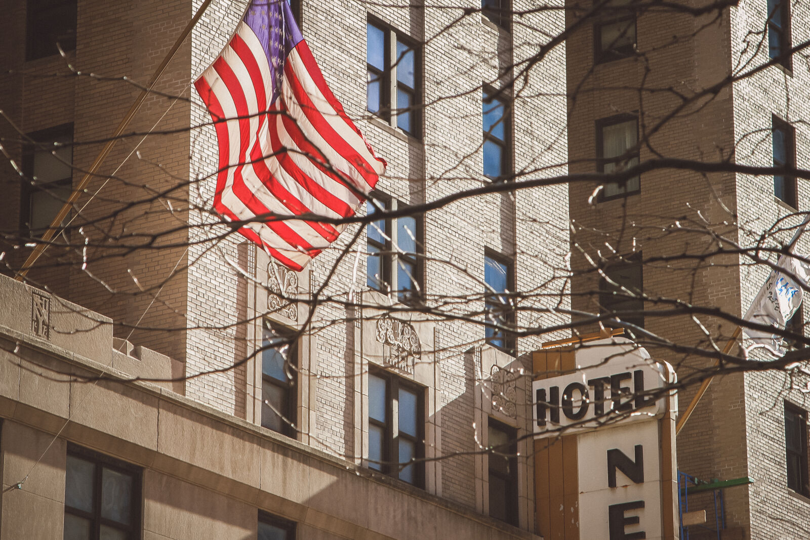 Canon EF 24-105mm F4L IS USM sample photo. Buildings, flag, manhattan, new photography