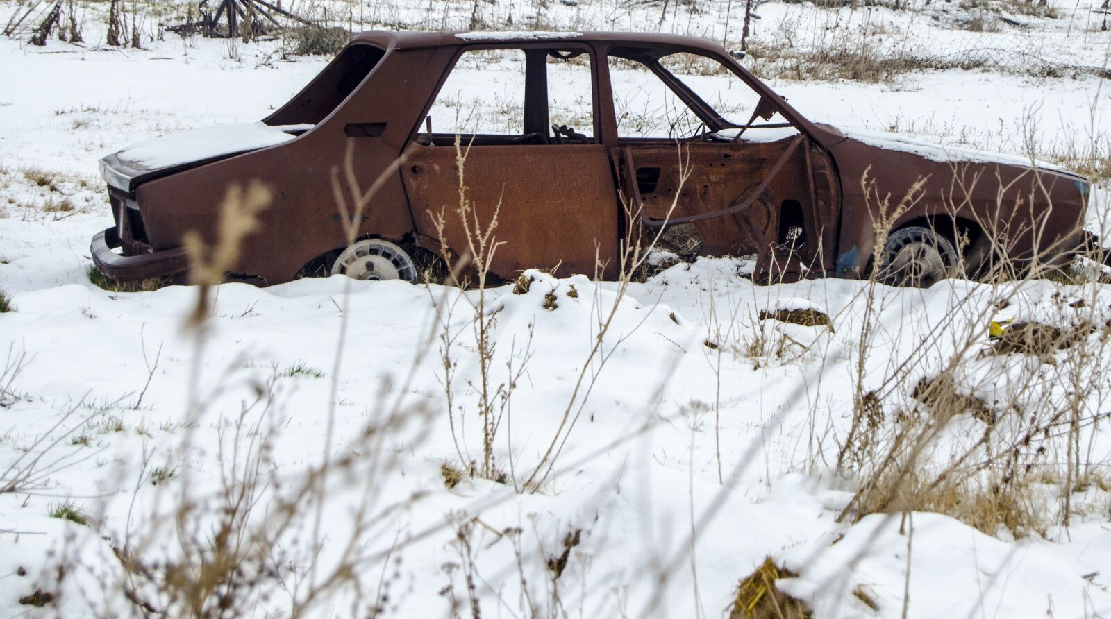 Nikon D5100 sample photo. Old car, history, rust photography