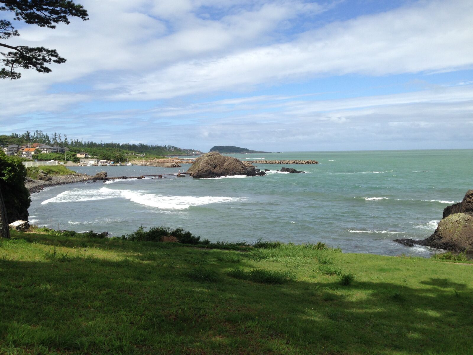 iPhone 5 back camera 4.12mm f/2.4 sample photo. 越前松島, sea, coast photography