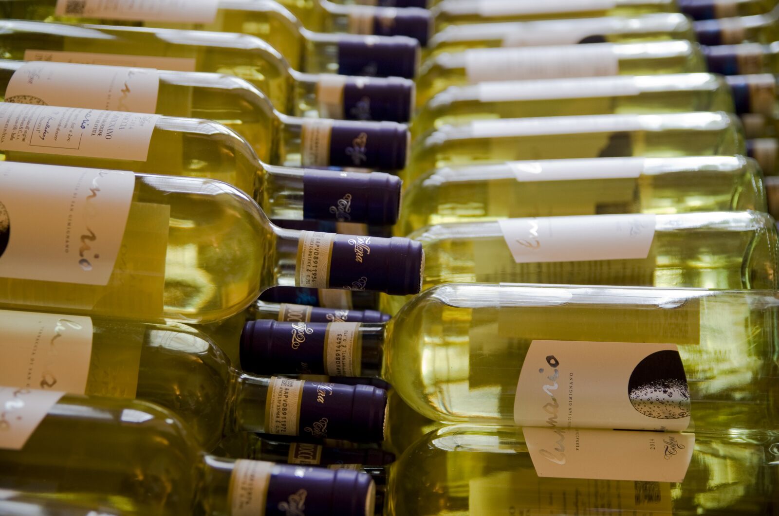 Pentax K-30 sample photo. Wine bottles, white wine photography