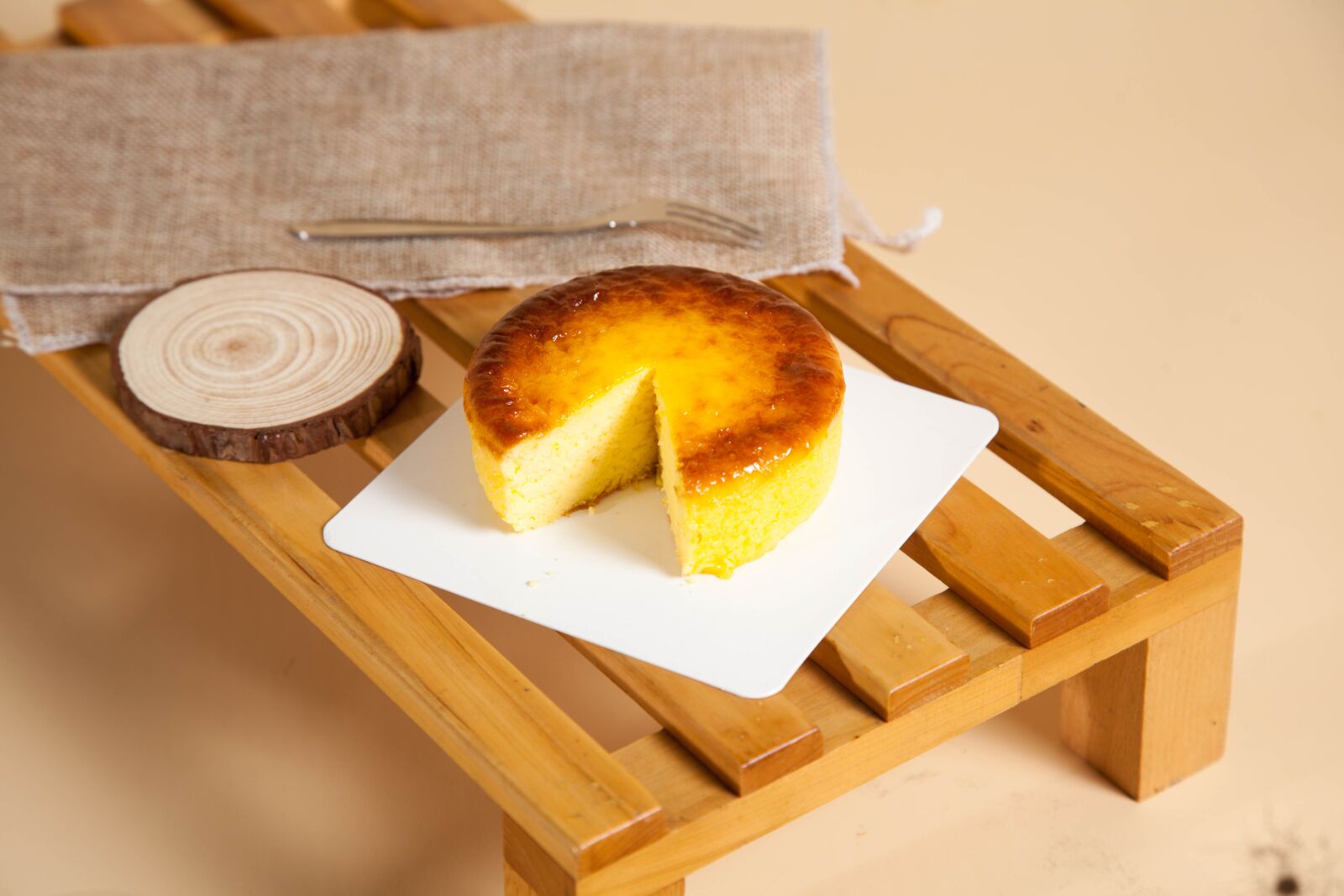 Canon EOS 5D Mark II + Canon EF 24-105mm F4L IS USM sample photo. Cheese bread roll, cheese photography