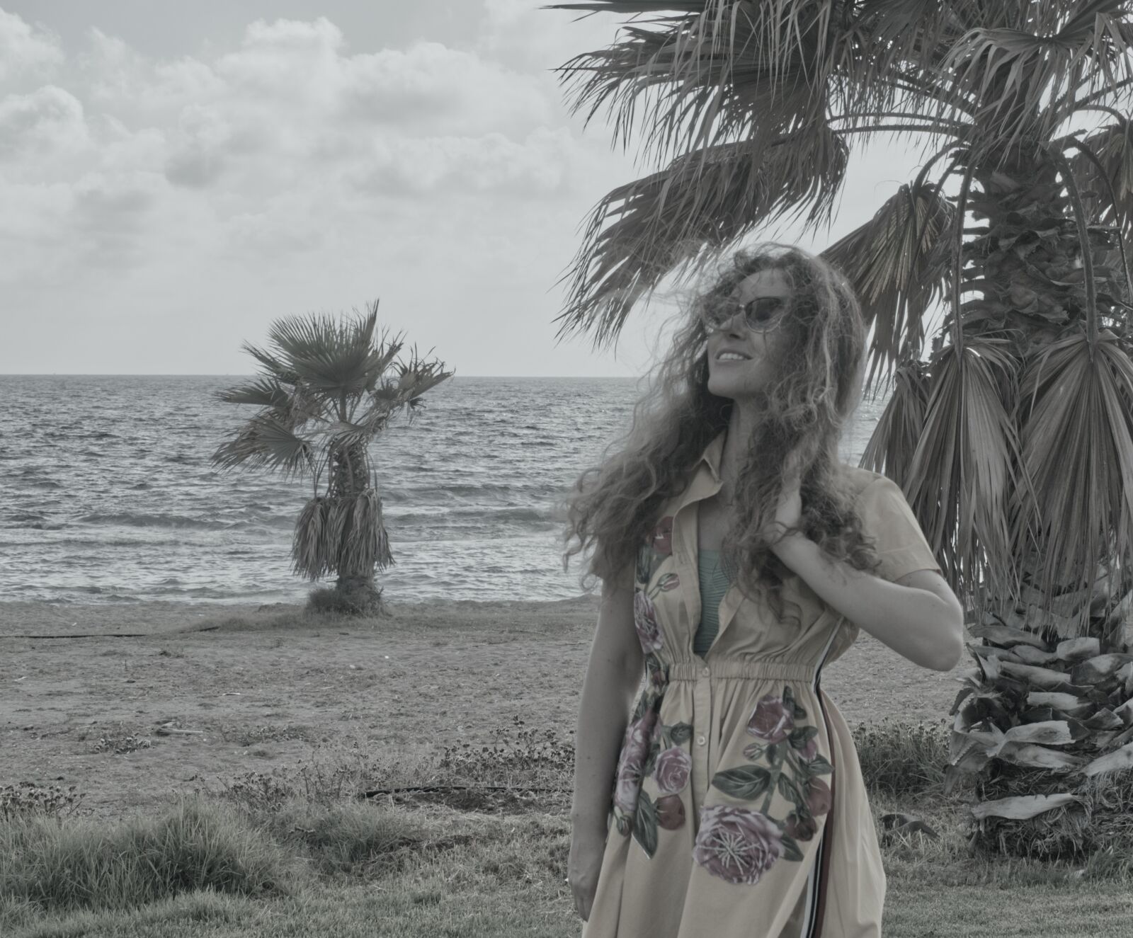 Canon EOS 1300D (EOS Rebel T6 / EOS Kiss X80) sample photo. Woman, posing, palm trees photography