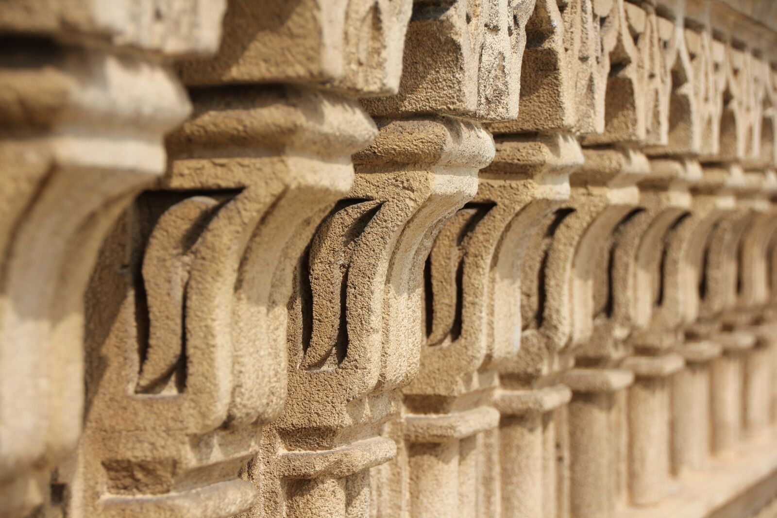 Canon EOS 550D (EOS Rebel T2i / EOS Kiss X4) sample photo. Pillar, ornament, morocco photography
