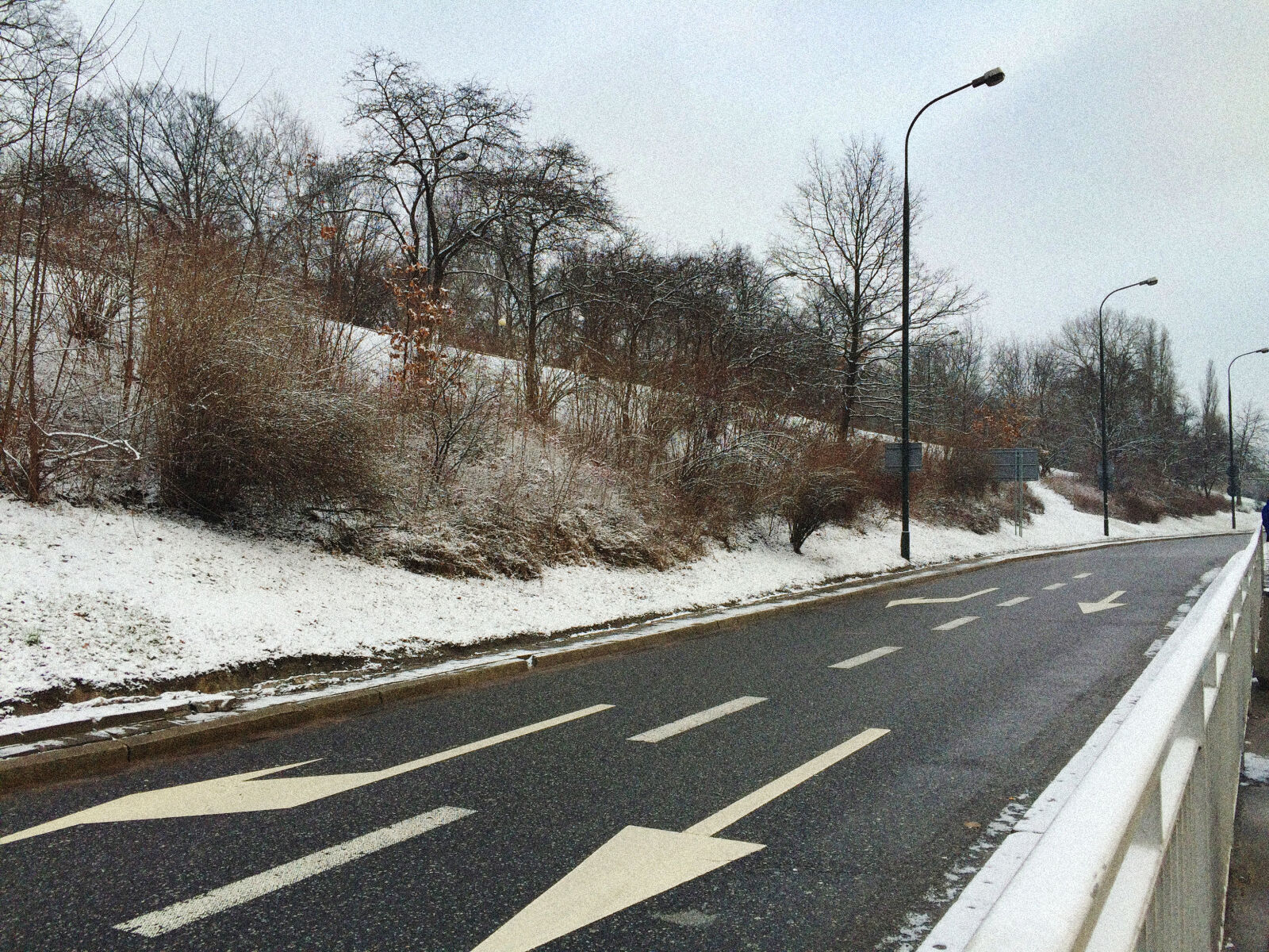 iPhone 5s back camera 4.15mm f/2.2 sample photo. Road, snow, winter, signs photography