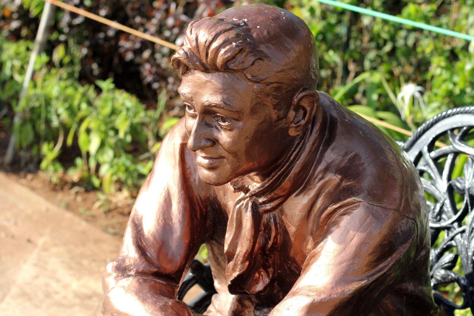 Canon EOS 550D (EOS Rebel T2i / EOS Kiss X4) sample photo. Bronze, sculpture, art, statue photography