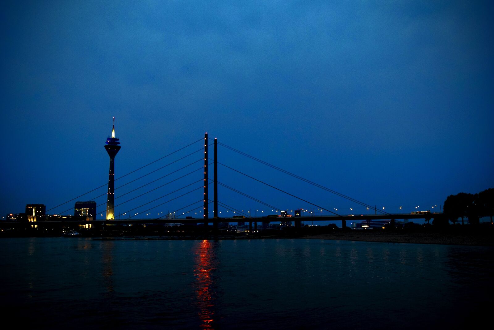 Nikon D5300 sample photo. Düsseldorf, night, rhine photography