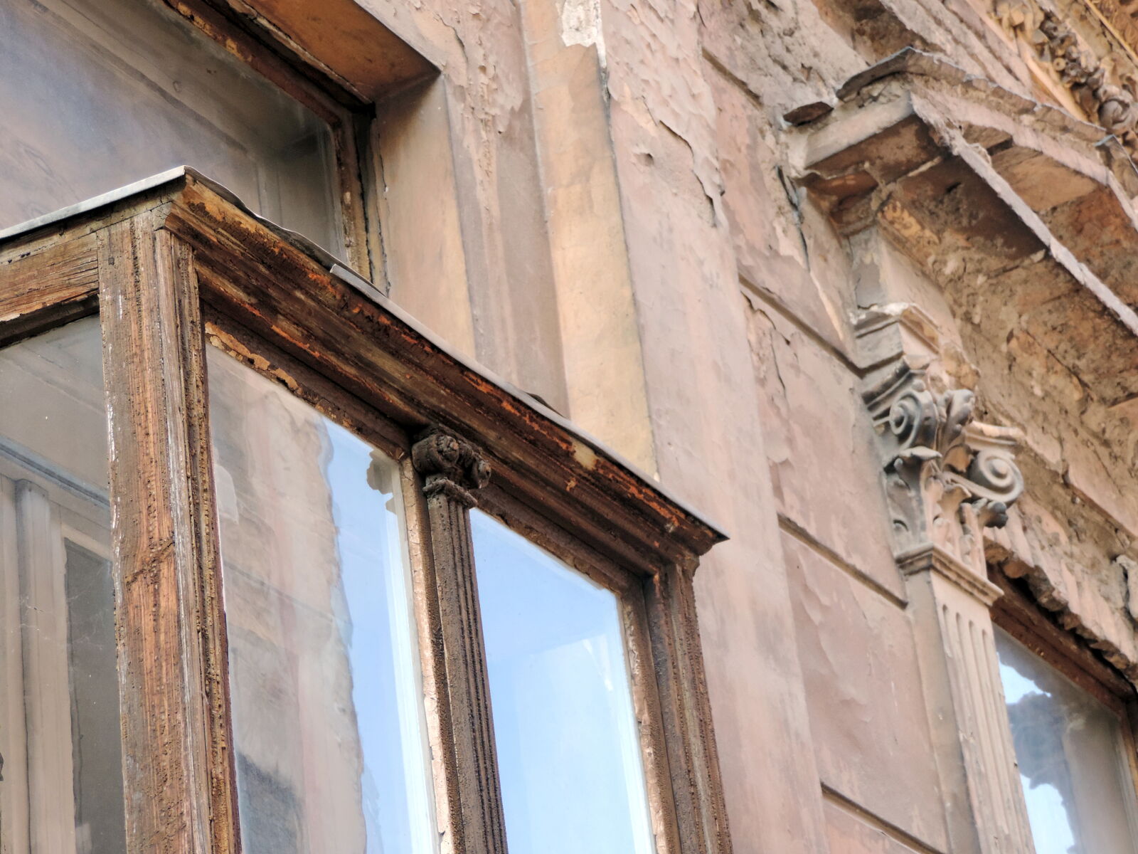 Nikon Coolpix P520 sample photo. Abandoned, baroque, facade, handmade photography