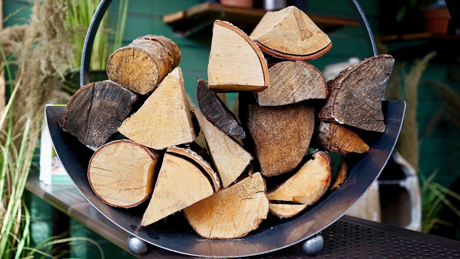 Sony a7 + Sony FE 28-70mm F3.5-5.6 OSS sample photo. Wood, wooden, chopped photography