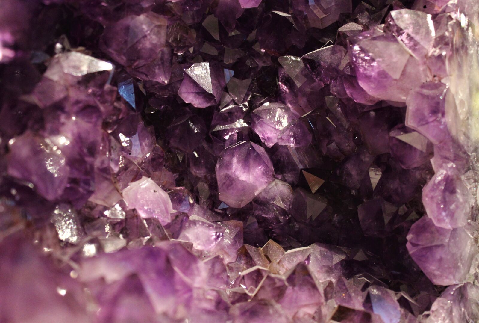 Canon EOS 600D (Rebel EOS T3i / EOS Kiss X5) sample photo. Crystal, amethyst, gem photography