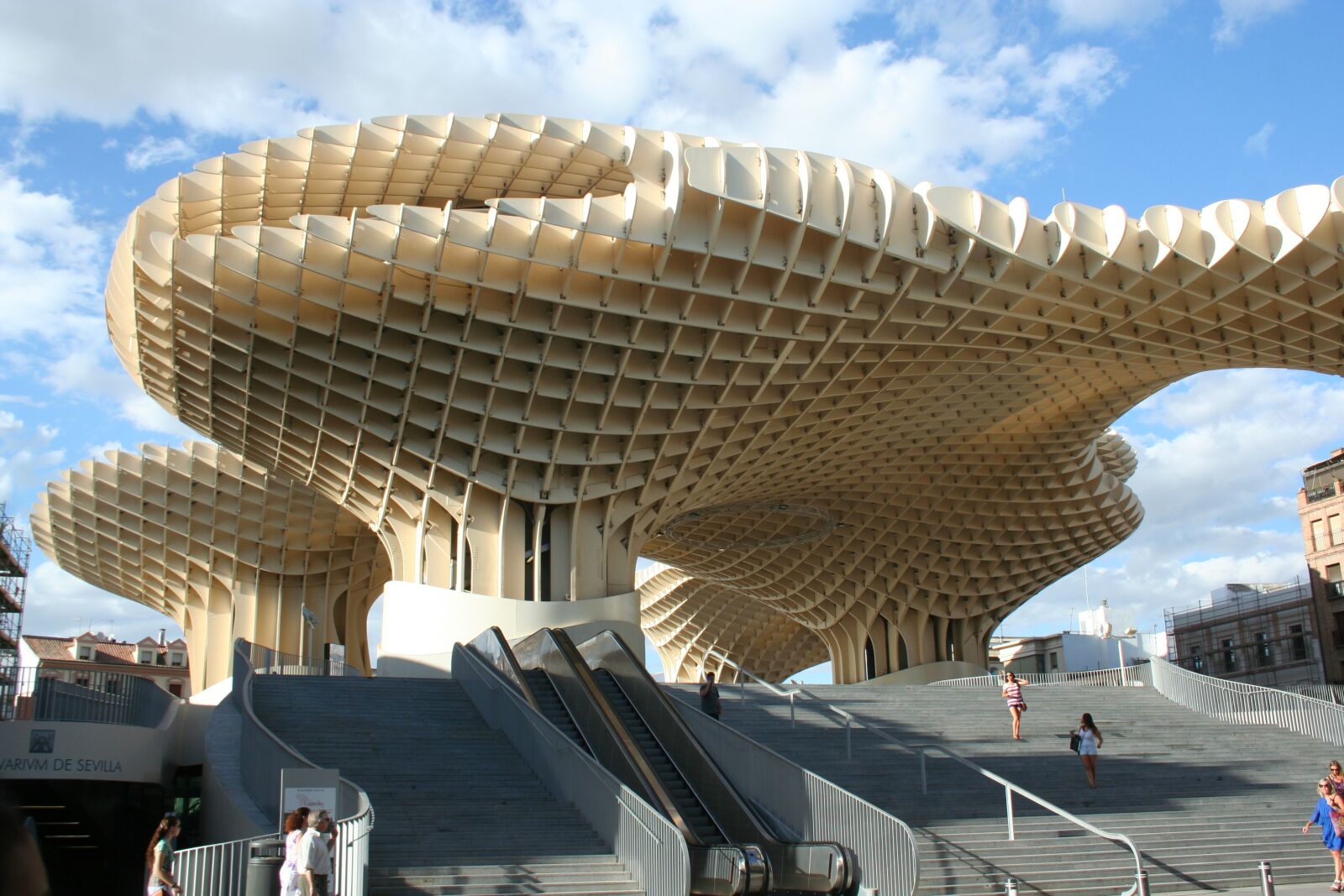 Canon EOS 350D (EOS Digital Rebel XT / EOS Kiss Digital N) sample photo. Seville, architecture, spain photography