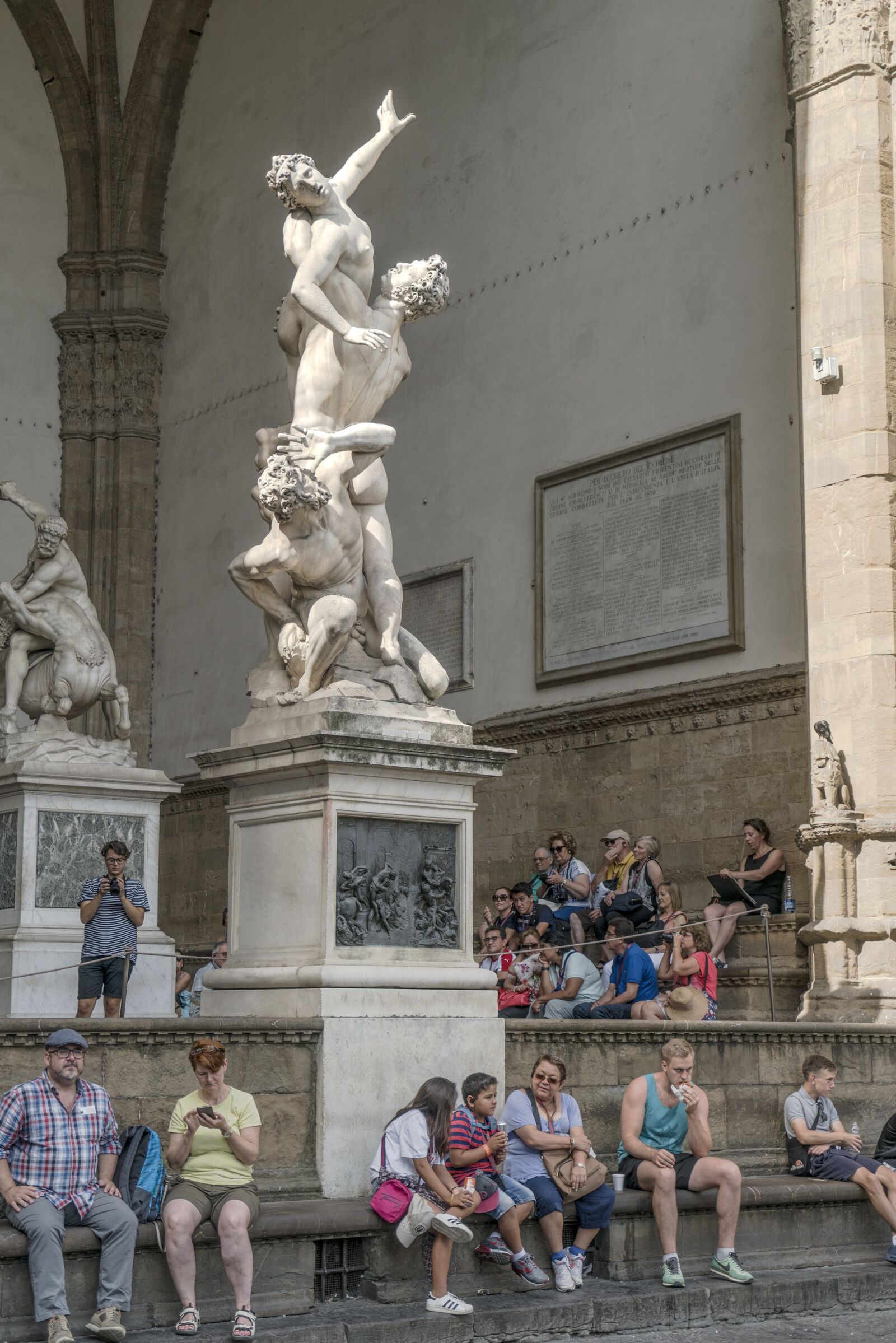 Sony a7R II + Sony Vario Tessar T* FE 24-70mm F4 ZA OSS sample photo. The loggia della signoria photography