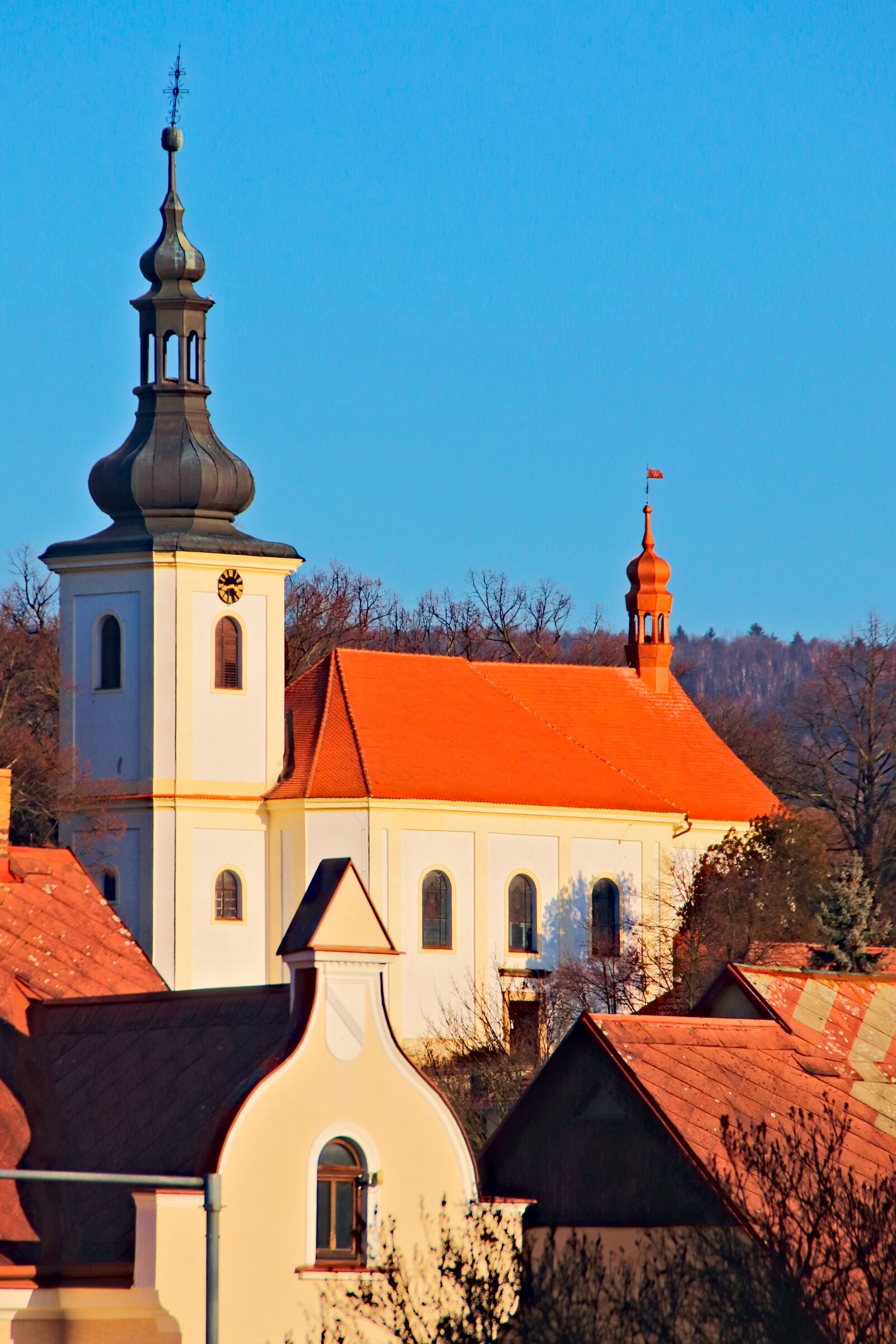 Canon EOS 77D (EOS 9000D / EOS 770D) sample photo. Church, building, roof photography