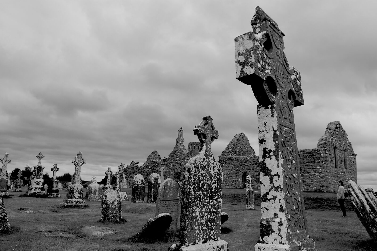 Nikon D40 sample photo. Ruin, ireland, clonmacnoise castle photography