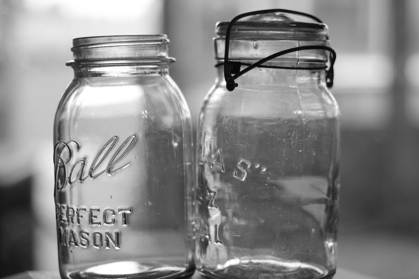 Canon EOS 1100D (EOS Rebel T3 / EOS Kiss X50) + Canon EF 50mm F1.8 STM sample photo. Jar, antique, old photography