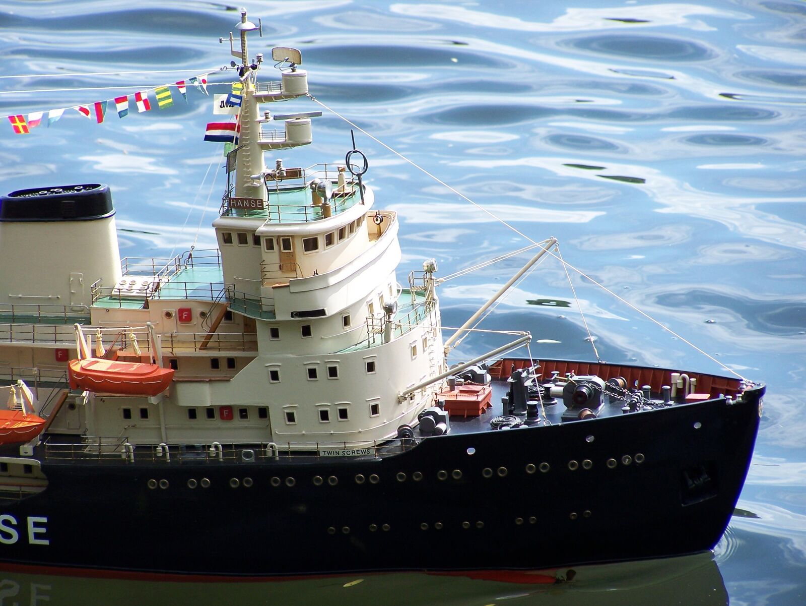 Kodak Z650 ZOOM DIGITAL CAMERA sample photo. Ship, model ship, waters photography