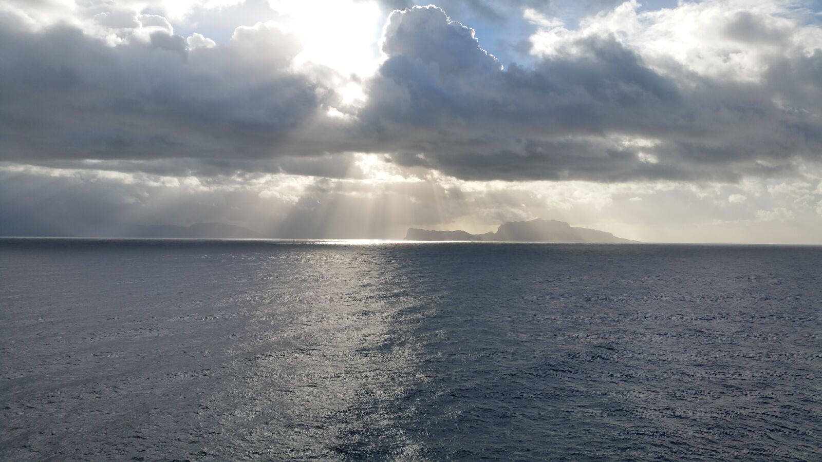 Samsung Galaxy S5 LTE-A sample photo. Cloud, sun, sea photography