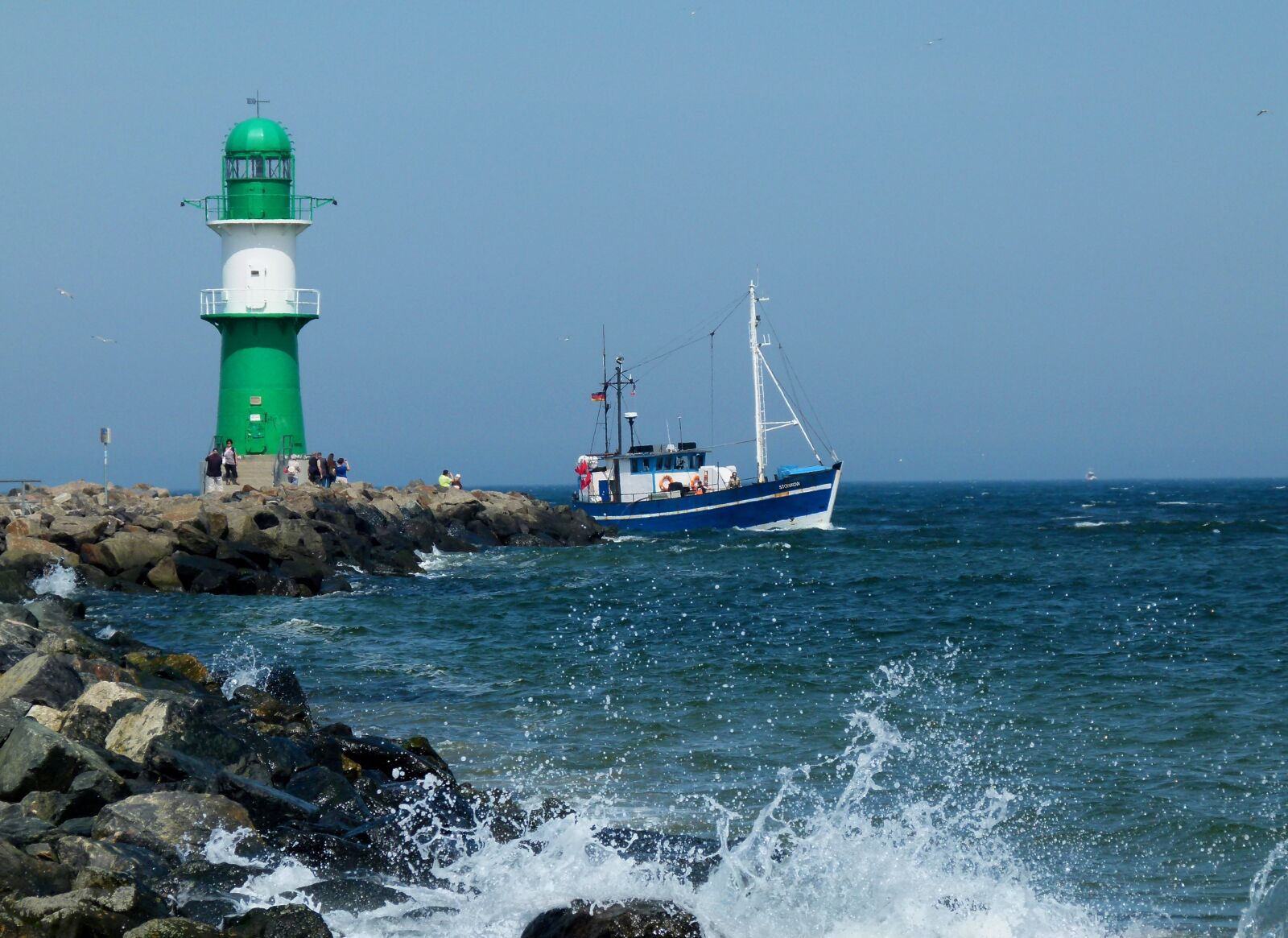 Panasonic Lumix DMC-FZ100 sample photo. Lighthouse, warnem nde, baltic photography