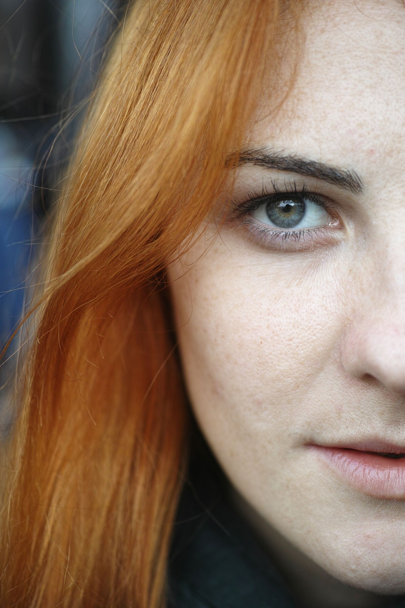 Sigma DP3 Merrill sample photo. Redhead, hairstyle, looking at photography