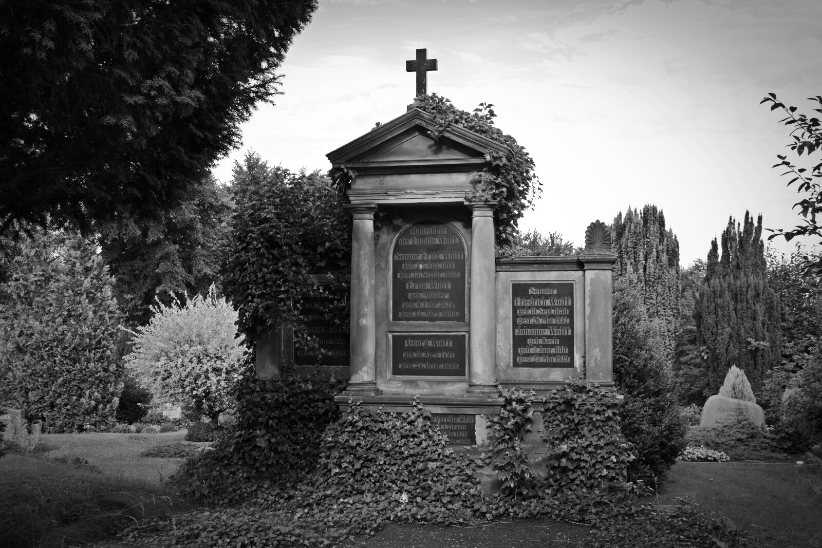 Nikon D5200 sample photo. Sepulchre, ancient burial, tombstone photography