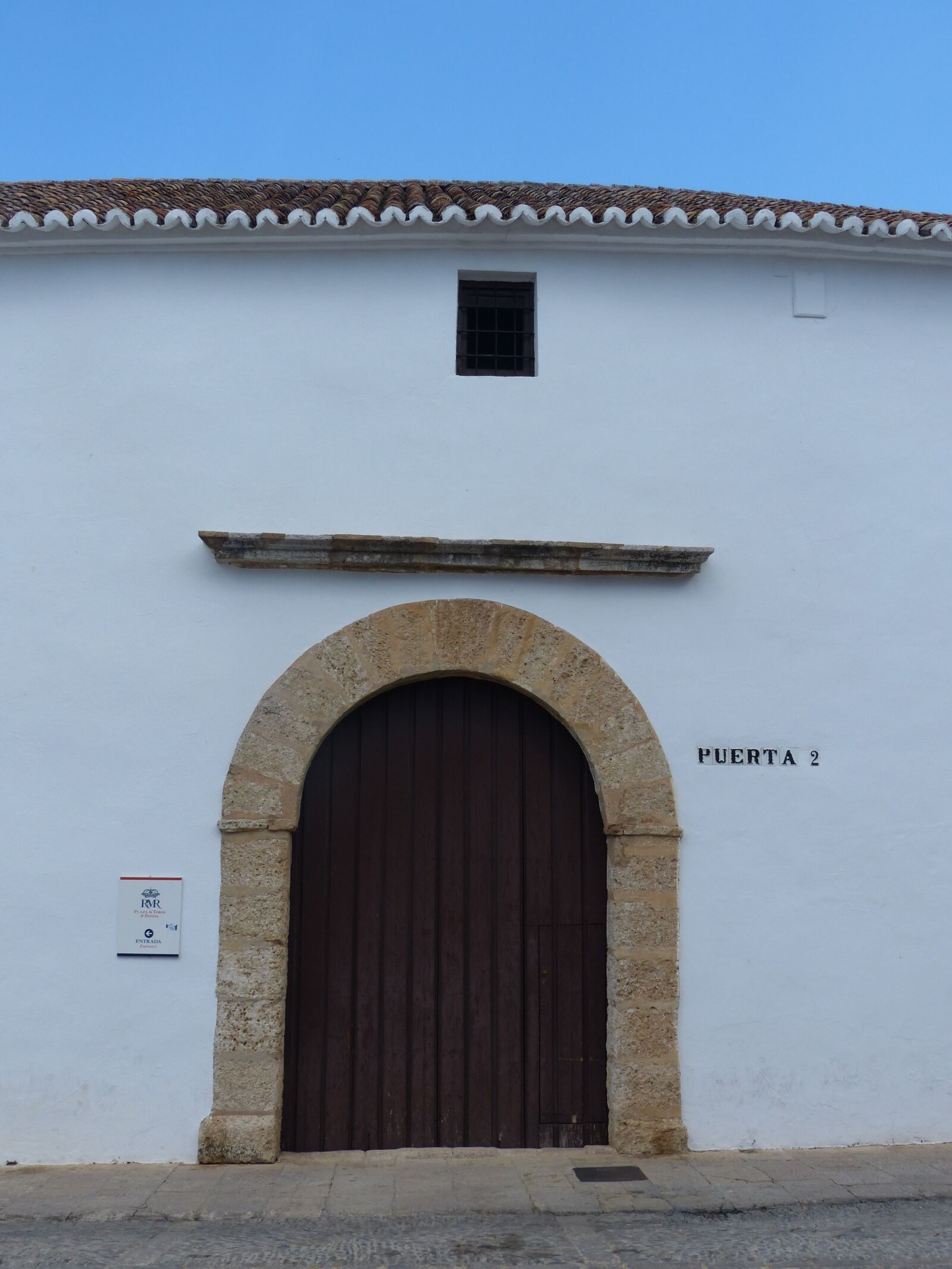 Panasonic Lumix DMC-FZ200 sample photo. Ronda, arena, input photography
